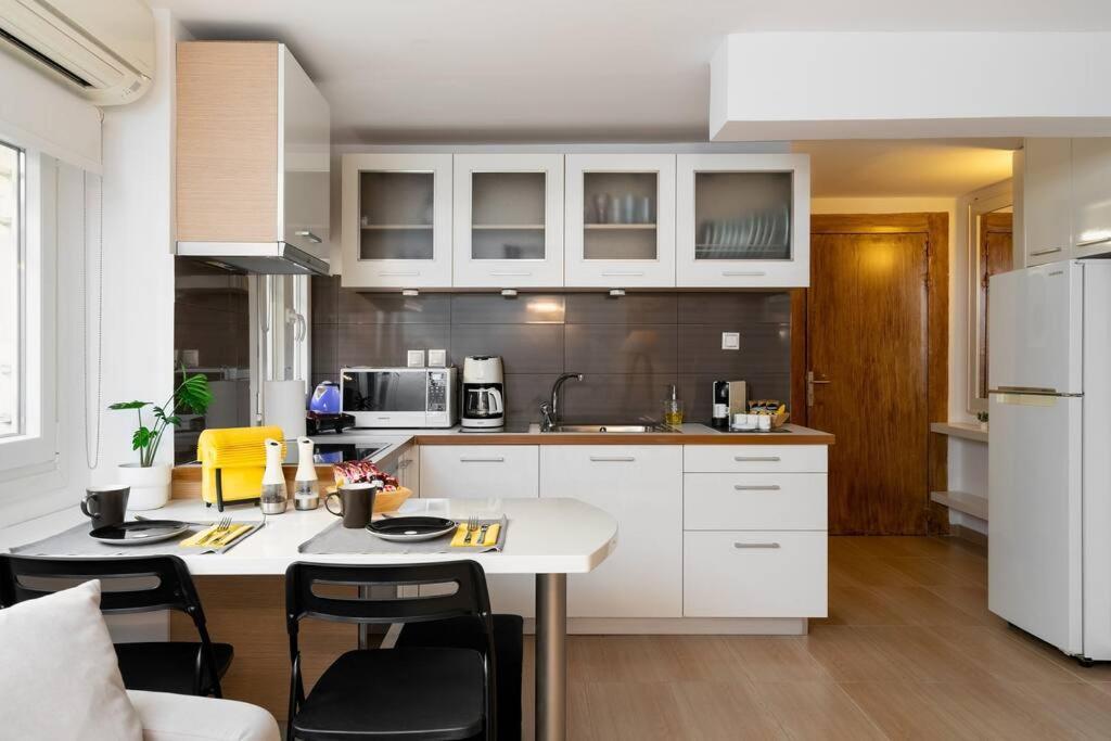 Modern Two Level Apartment In The Heart Of 雅典 外观 照片